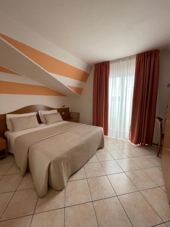 Hotel Touring Lido di Jesolo Esterno foto