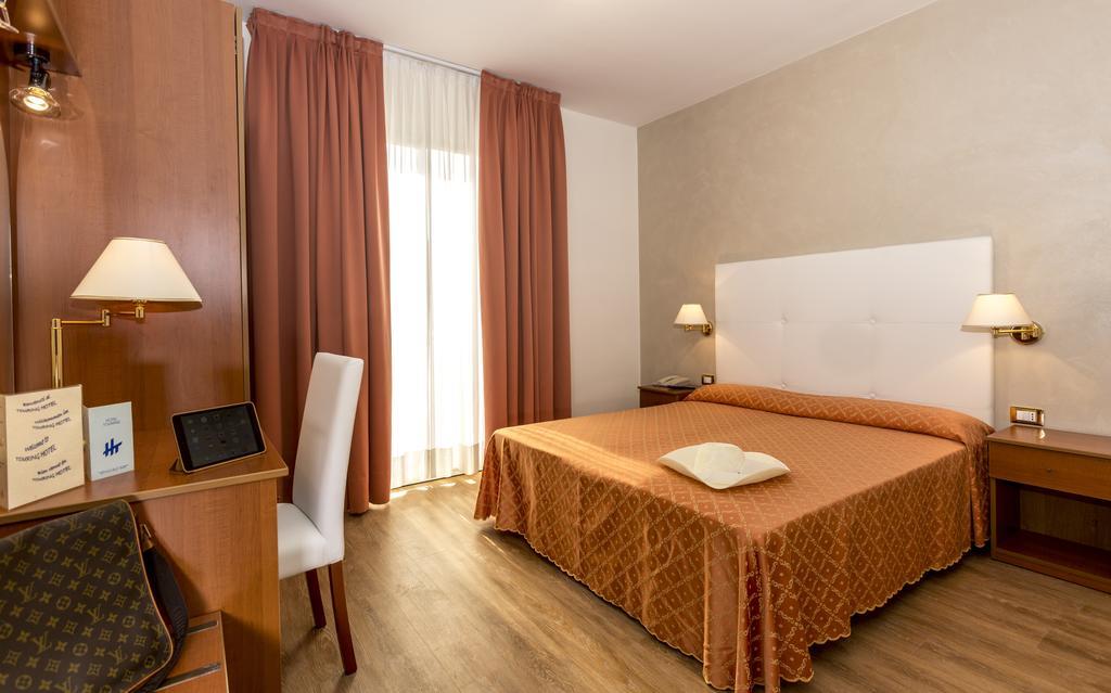 Hotel Touring Lido di Jesolo Camera foto