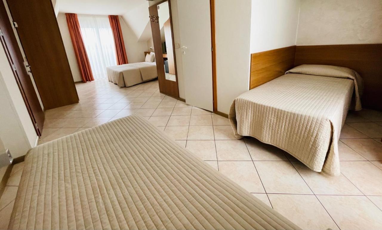 Hotel Touring Lido di Jesolo Esterno foto