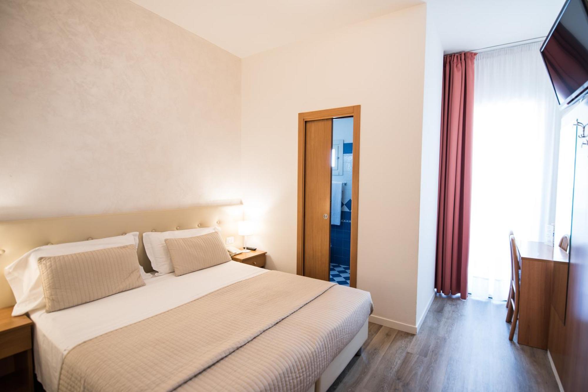 Hotel Touring Lido di Jesolo Esterno foto