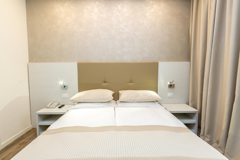 Hotel Touring Lido di Jesolo Esterno foto