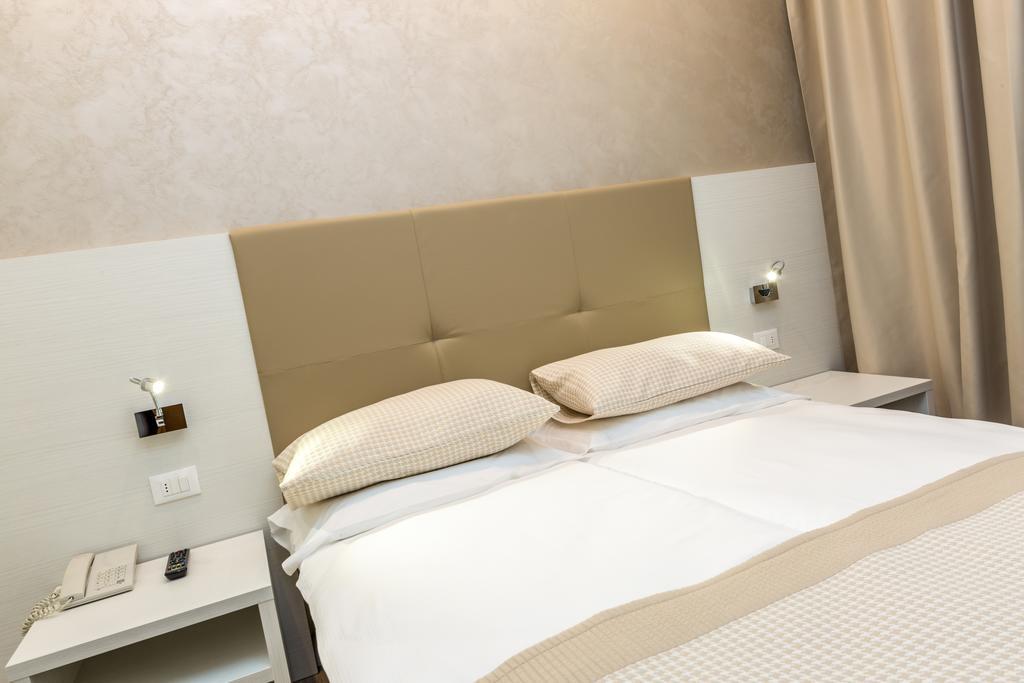 Hotel Touring Lido di Jesolo Esterno foto