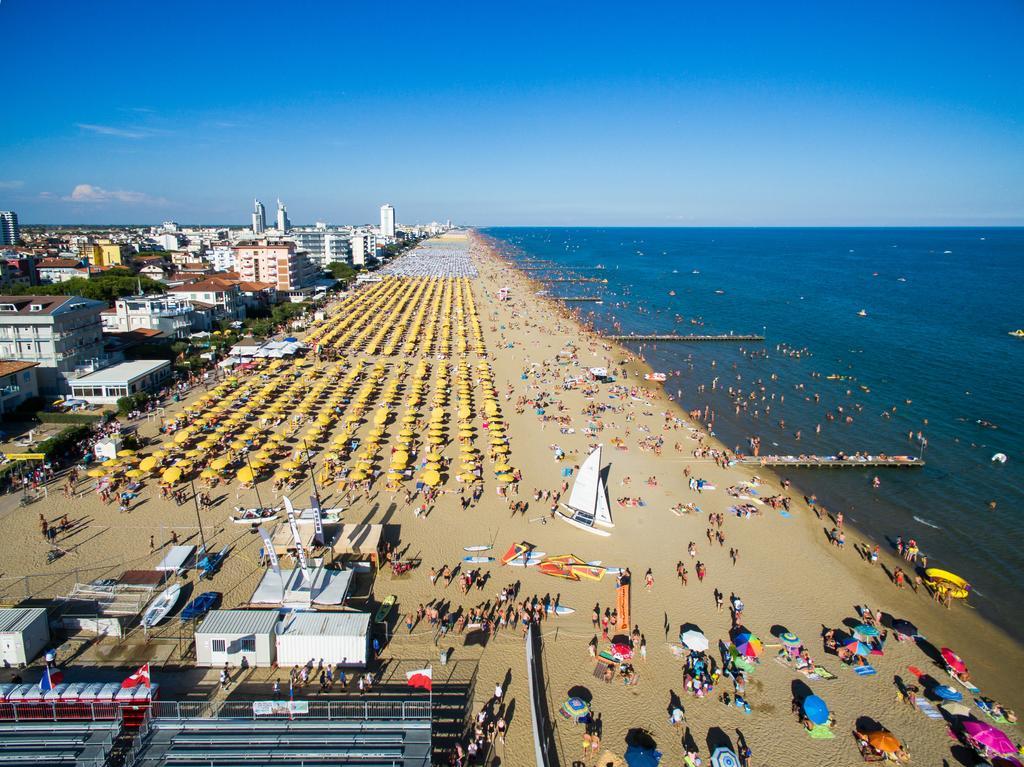 Hotel Touring Lido di Jesolo Esterno foto
