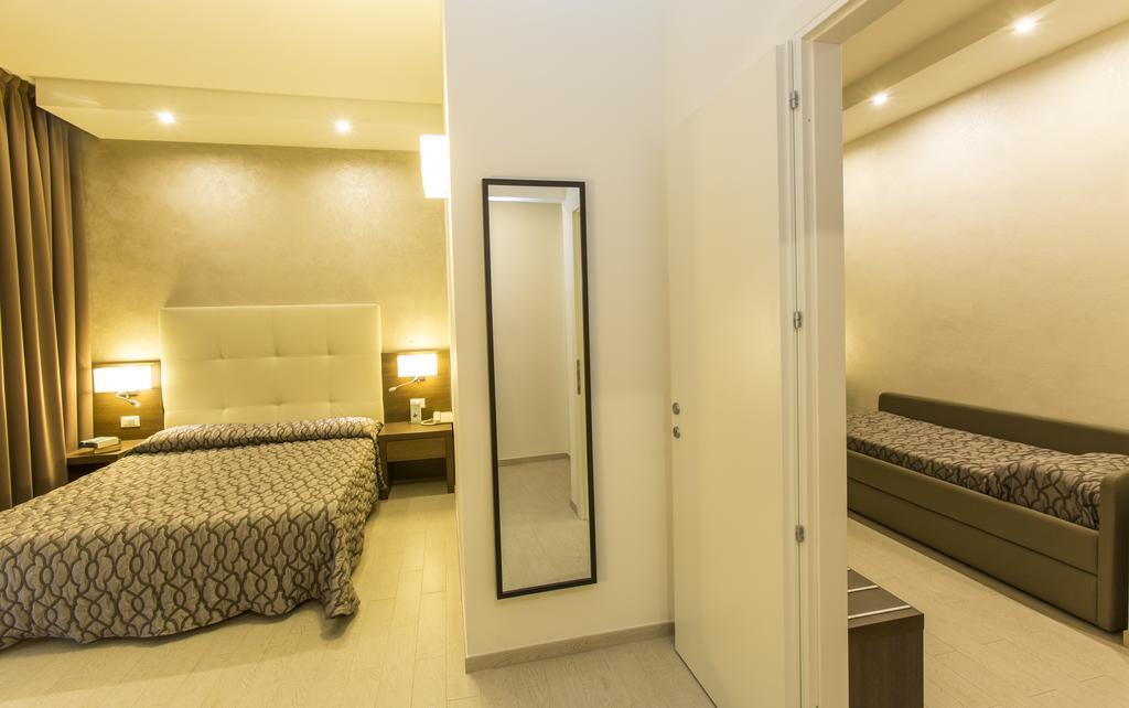 Hotel Touring Lido di Jesolo Esterno foto