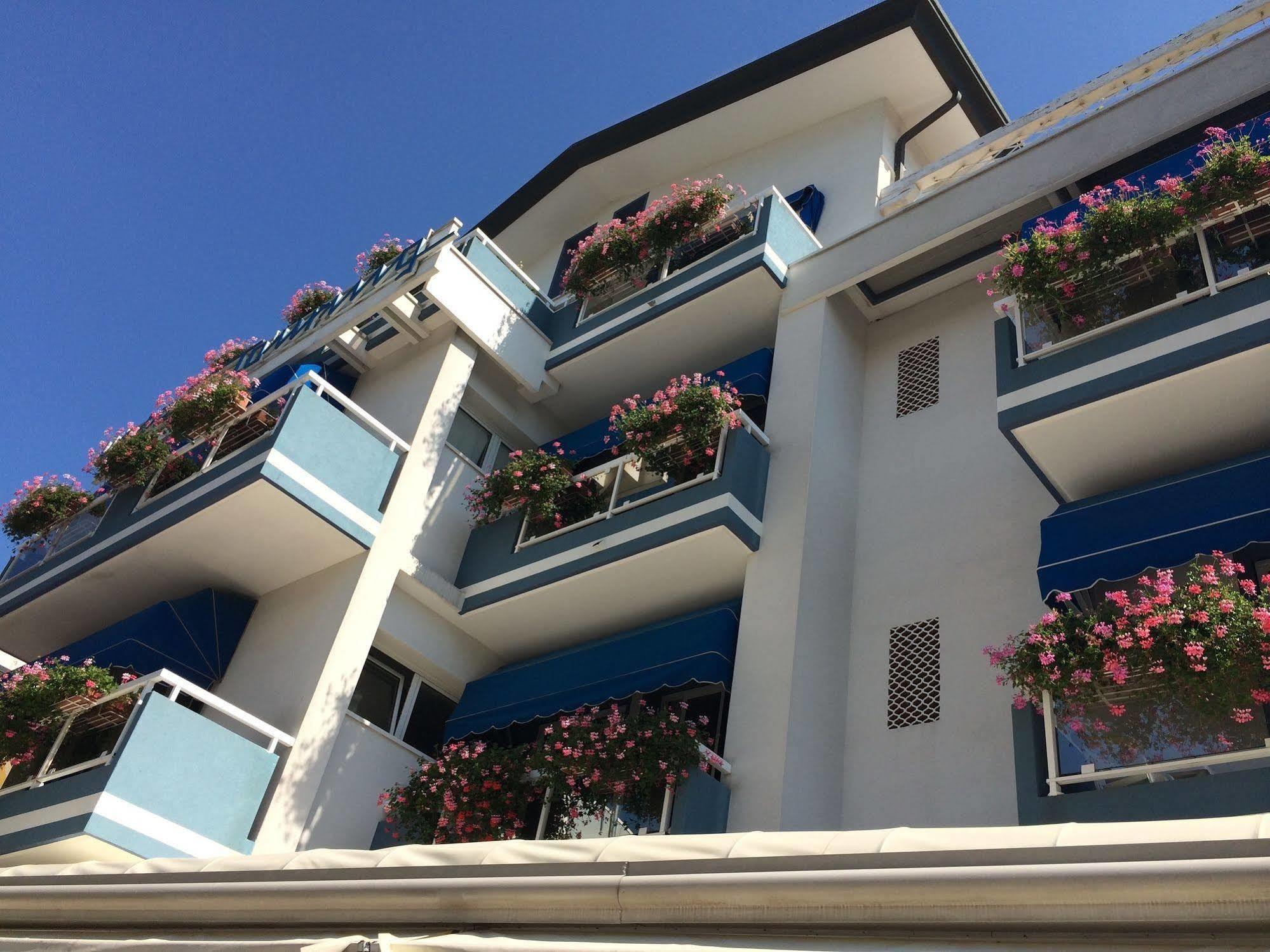 Hotel Touring Lido di Jesolo Esterno foto