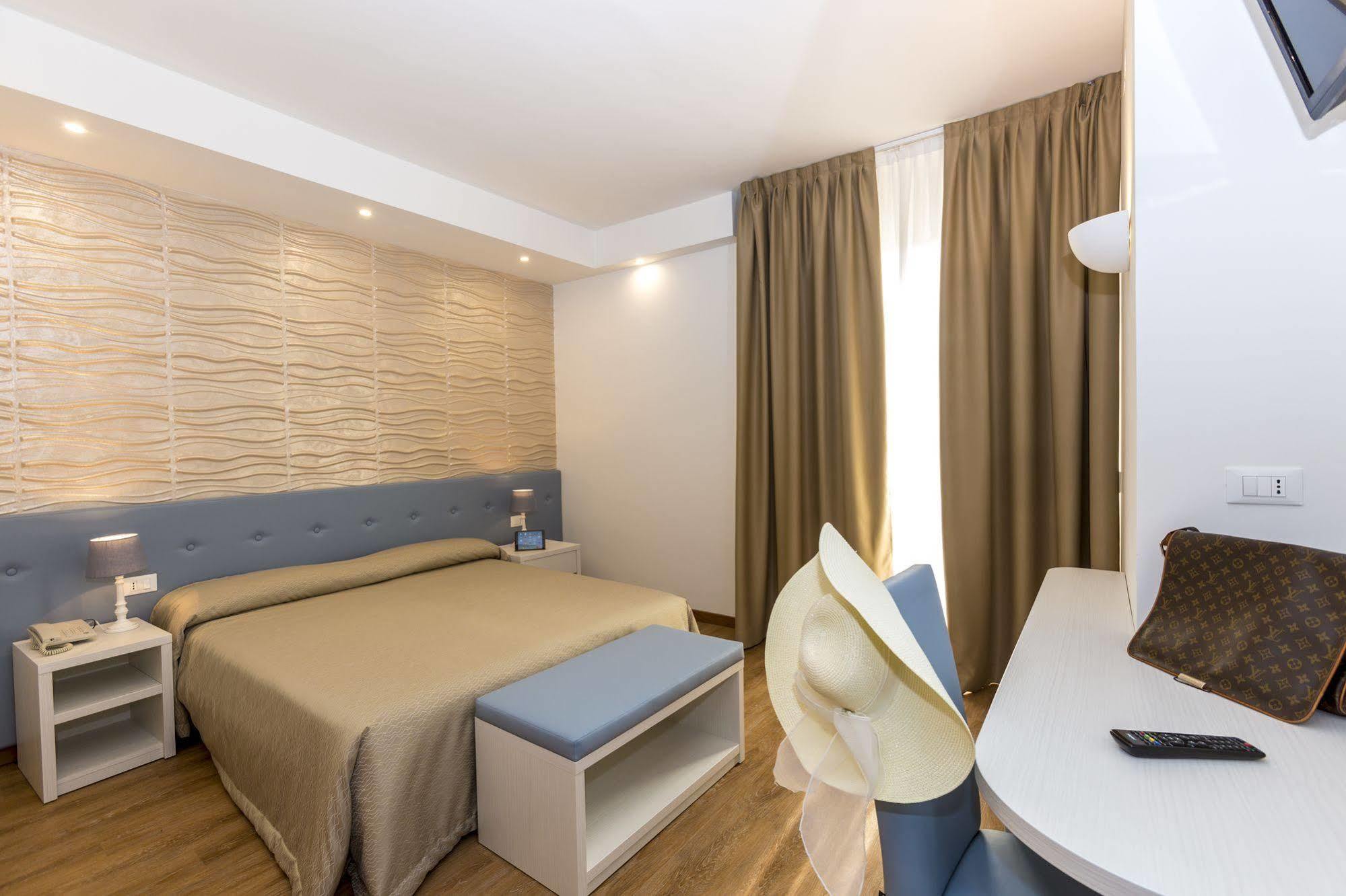 Hotel Touring Lido di Jesolo Esterno foto