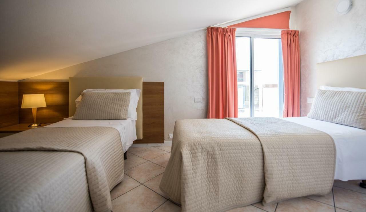Hotel Touring Lido di Jesolo Esterno foto